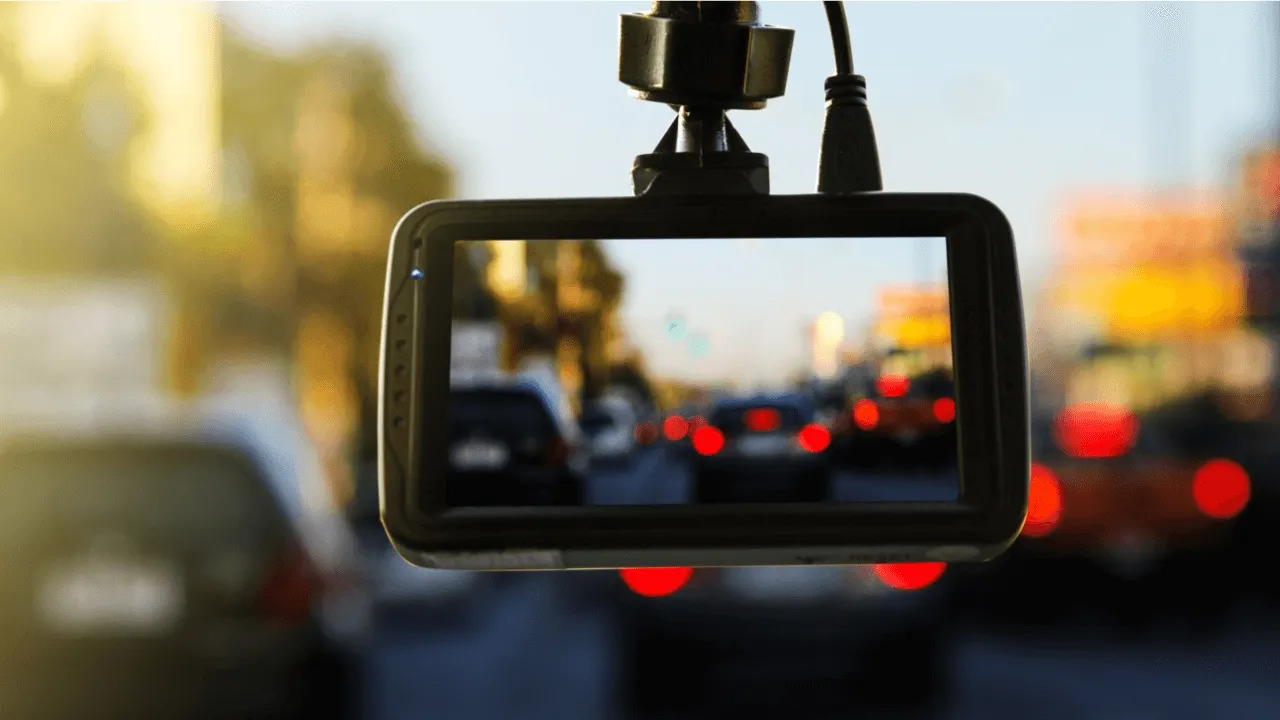 5 Must-Have Factors to Choose Best Dash Cam Truckers